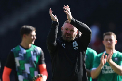 Ídolo do Manchester United é acusado de abuso e conduta violenta em jogos na Inglaterra