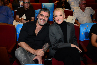 Famosos prestigiam estreia de Eduardo Sterblitch no musical 'Uma Babá Quase Perfeita'