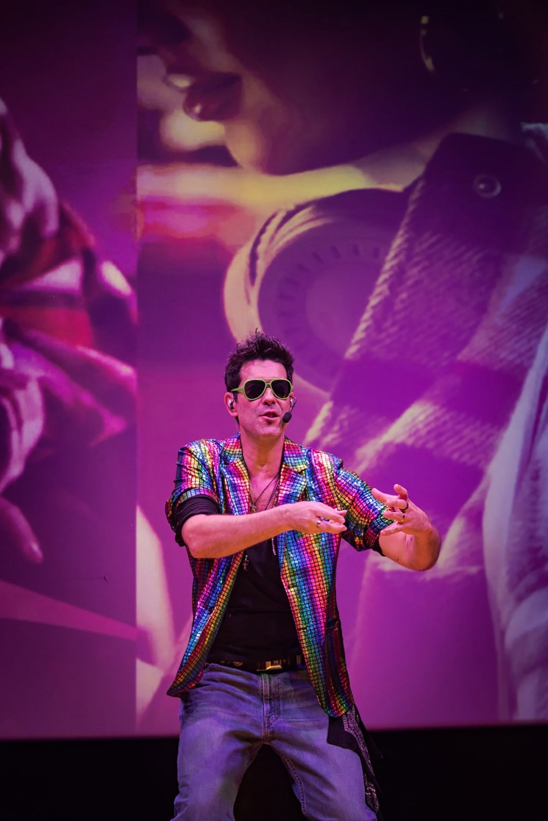 Daniel Del Sarto em 'Anos 80 ? Ploc para Crianças' - Camila Mendes