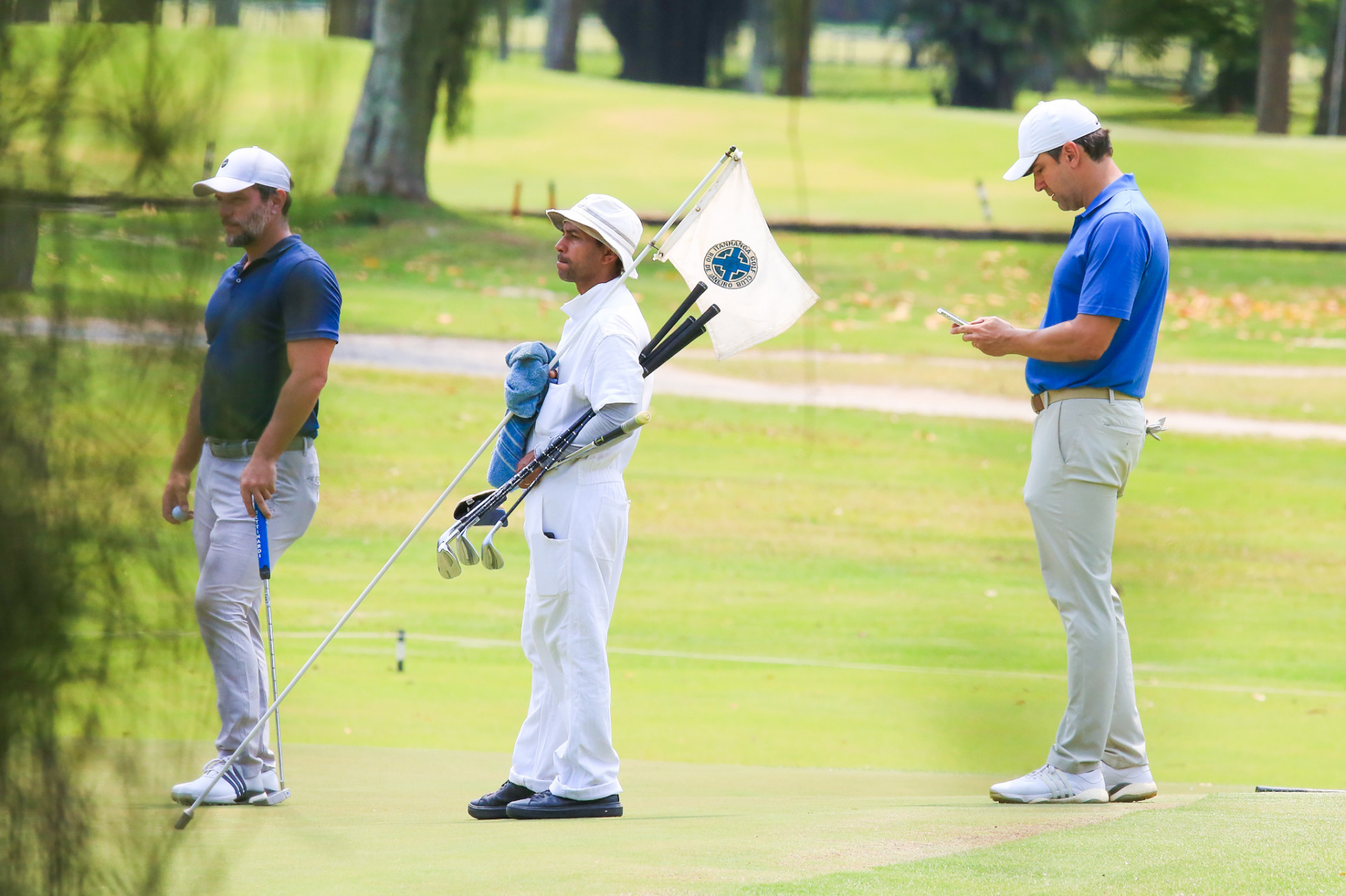 Rodrigo Lombardi e Tadeu Schmidt jogando golfe juntos  - Fabrício Pioyani / Agnews