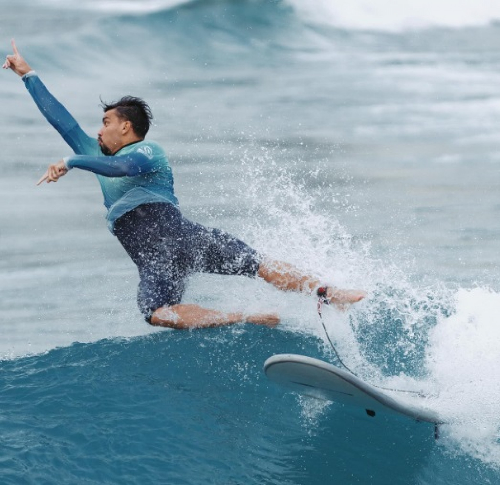 Paquetá tenta imitar foto histórica de Gabriel Medina - Reprodução