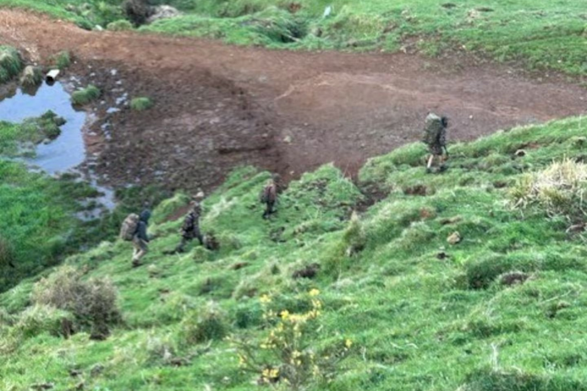 Tom Phillips fugiu com os três filhos em 2021 - Reprodução