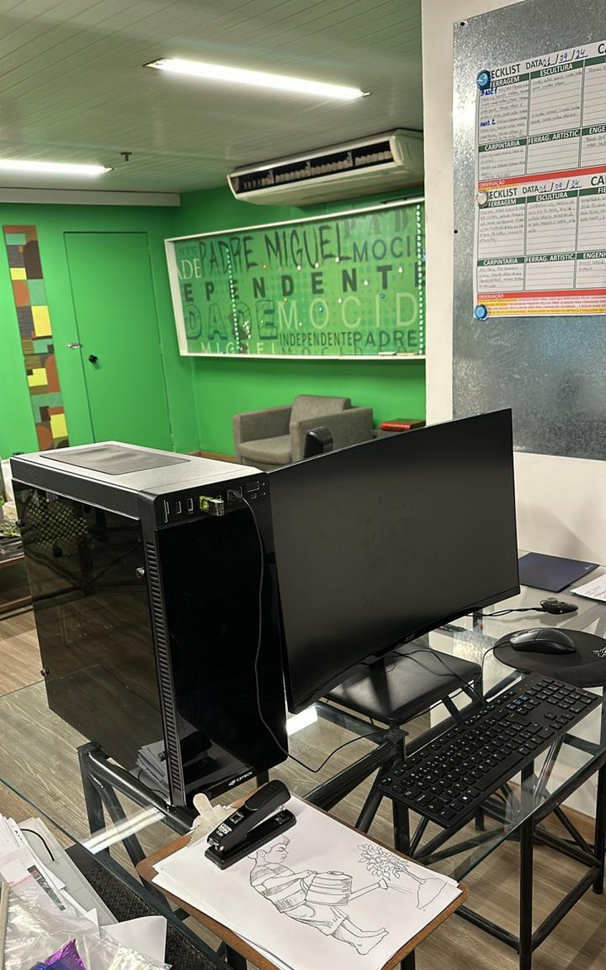 Agentes cumprem mandados de busca e apreensão na Mocidade Independente de Padre Miguel - Divulgação/MPRJ