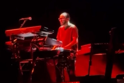 Vídeo! Tecladista do cantor Bruno Mars toca clássico do Raça Negra durante show