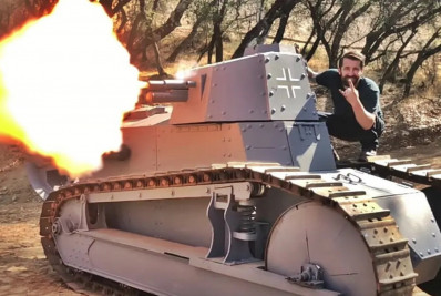 Homem gasta mais de R$ 270 mil para construir réplica de tanque da Primeira Guerra Mundial