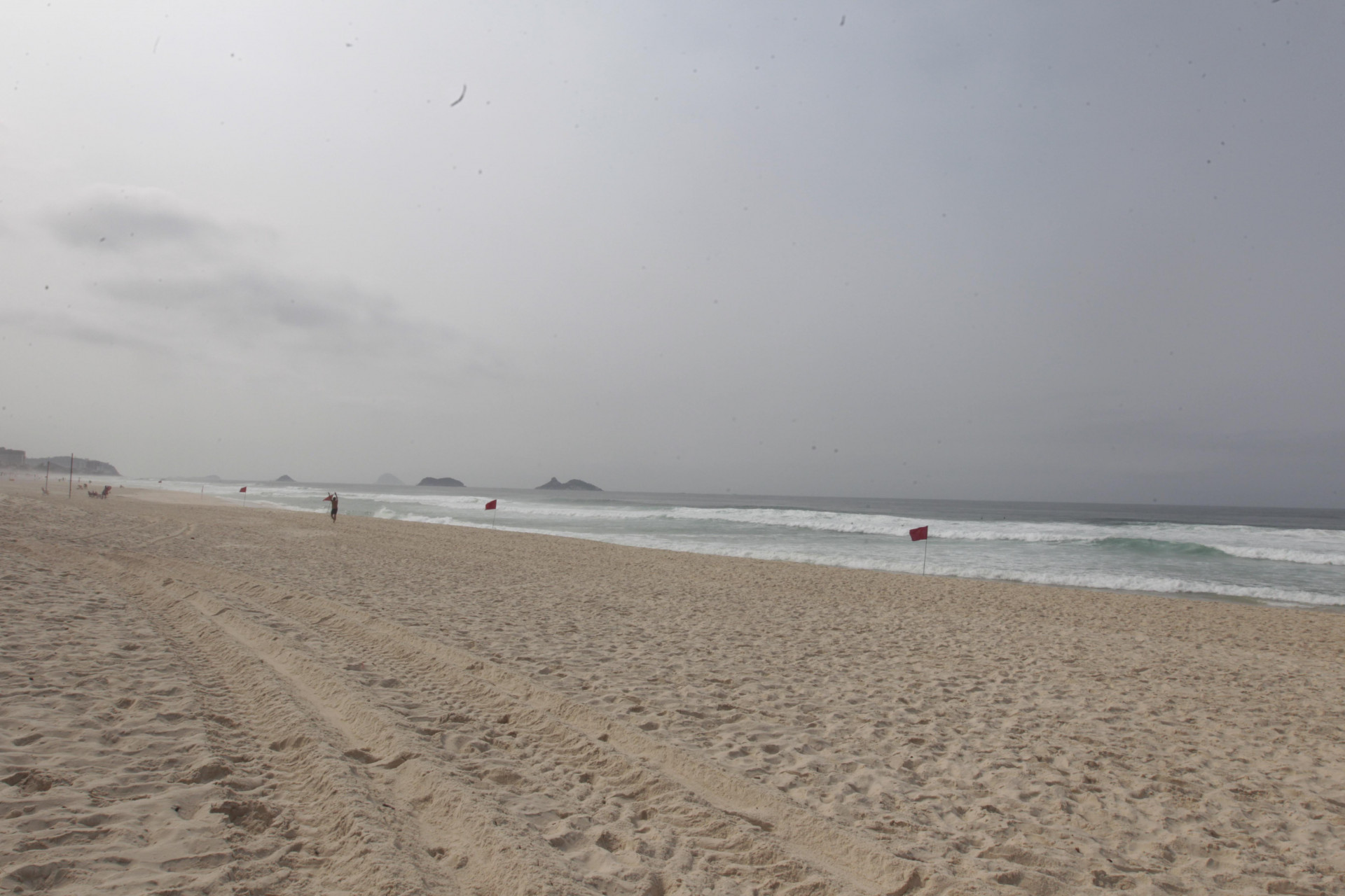 Movimenta&ccedil;&atilde;o na Praia da Barra da Tijuca, nesta quarta-feira (9) - Reginaldo Pimenta/Ag&ecirc;ncia O Dia