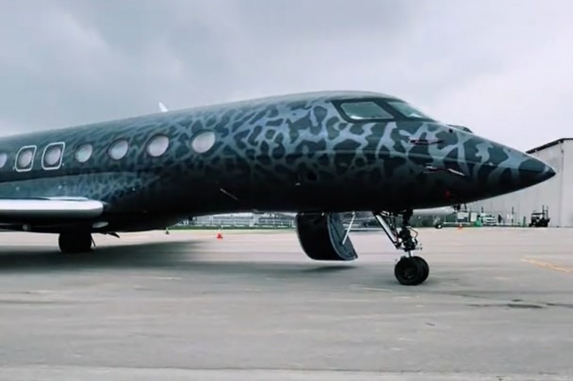 Novo jato de Michael Jordan acomoda até 19 passageiros e quatro tripulantes - Reprodução / TikTok