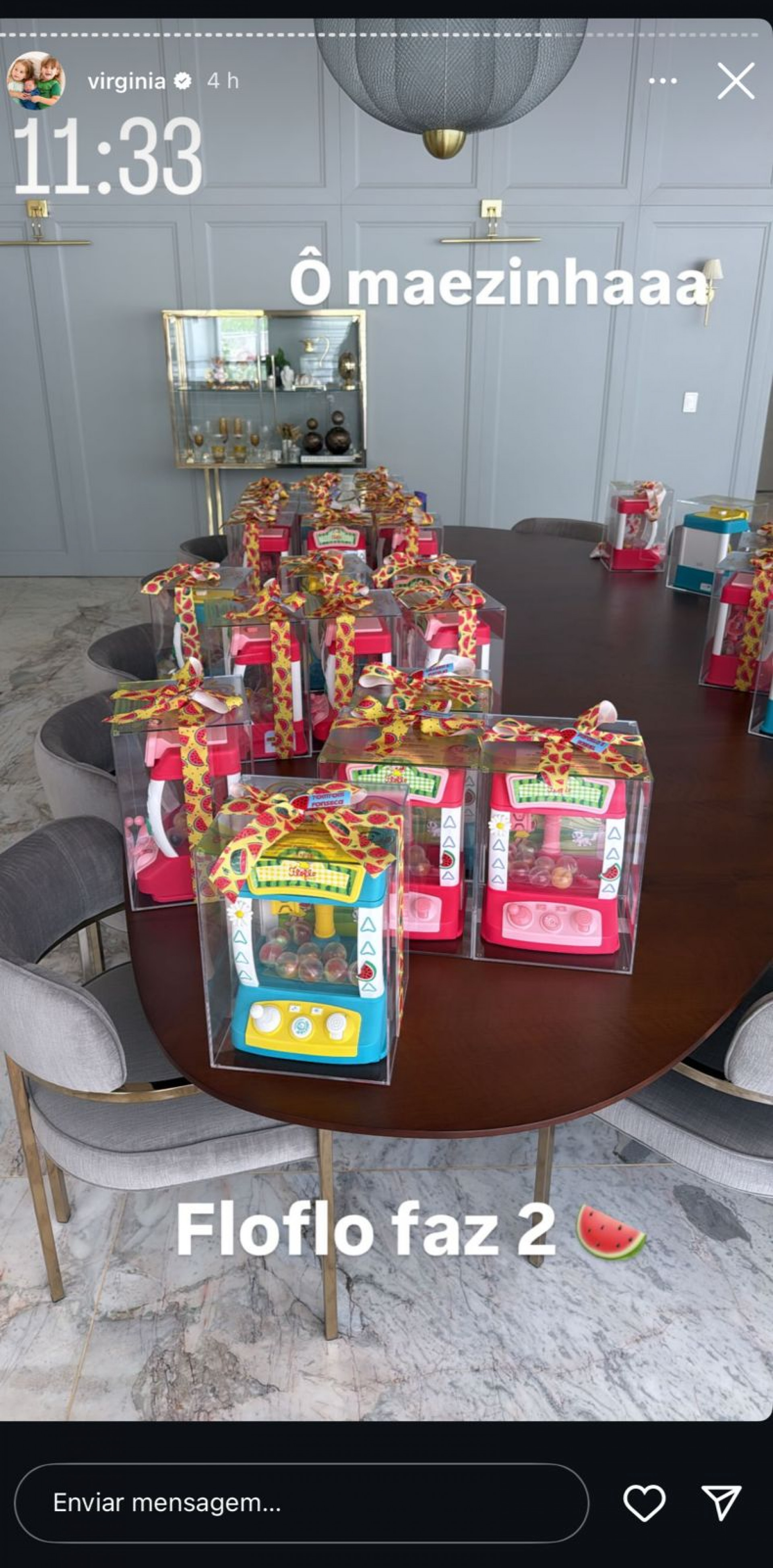 Virgínia mostrando os convites via stories  - Reprodução Instagram