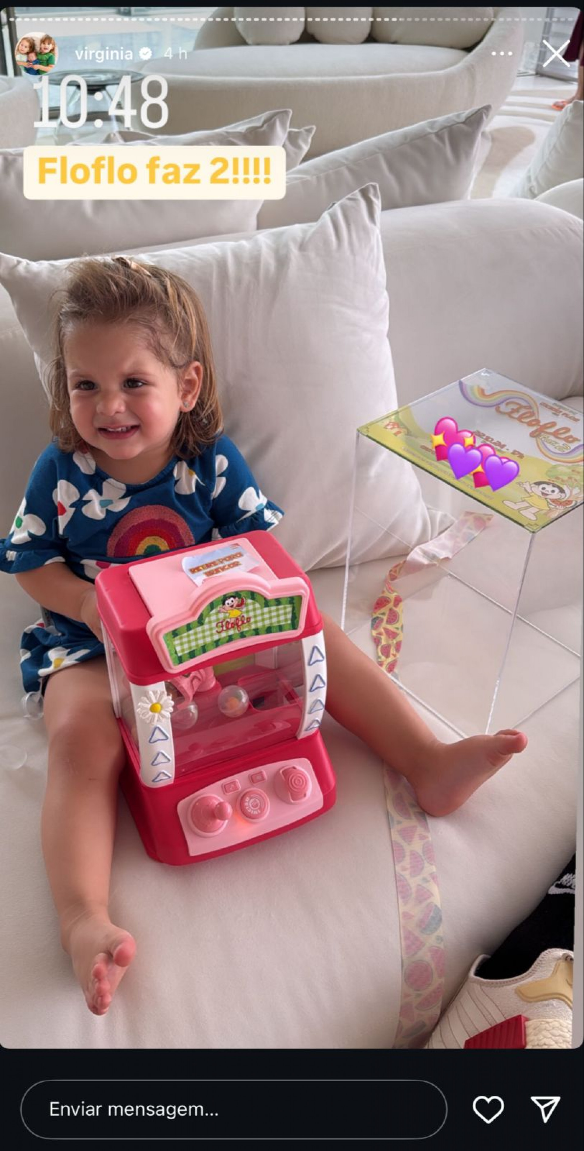 Virgínia mostrando os convites via stories  - Reprodução Instagram