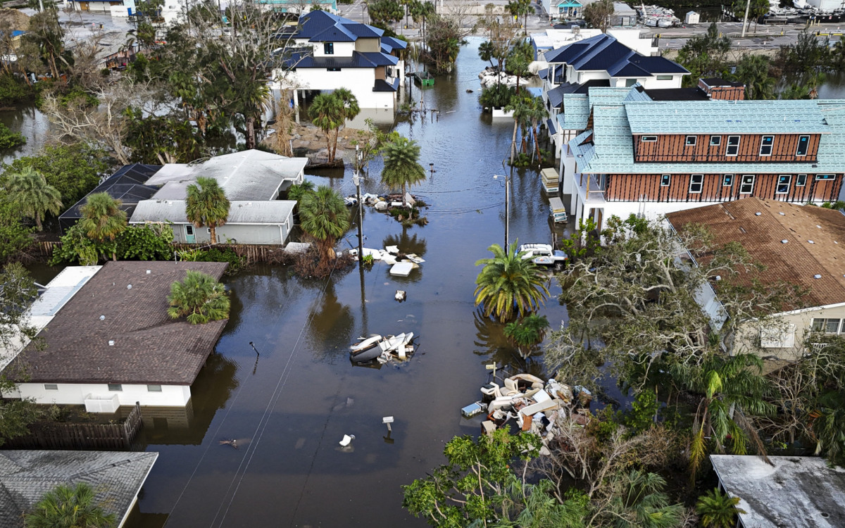 Imagem aérea mostra a inundação em Siesta Key  