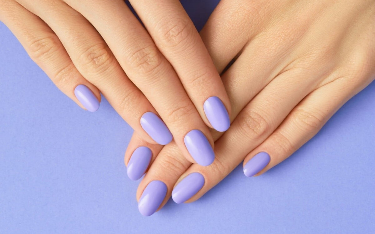 O cuidado com as unhas é um ritual importante para muitas mulheres (Imagem: Darya Lavinskaya | Shutterstock)