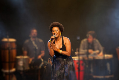 Teatro Firjan SESI Macaé apresenta programação cultural diversificada em outubro