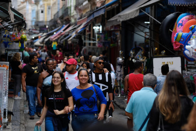Confiança do comércio sobe 1,4% em novembro, diz CNC