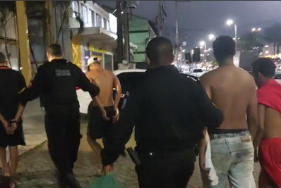 Polícia Militar prende quatro suspeitos por tráfico de drogas em Rio das Ostras