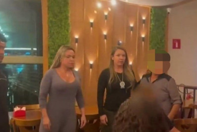 Condenada por estupro de vulnerável é presa enquanto celebrava aniversário de 70 anos em shopping da Zona Oeste