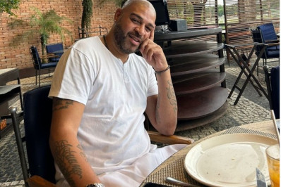 Adriano admite que mentiu sobre queimadura no pé antes de título do Flamengo