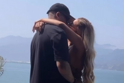 Kevinho troca beijos com influenciadora digital e se derrete: 'Mulher maravilhosa'