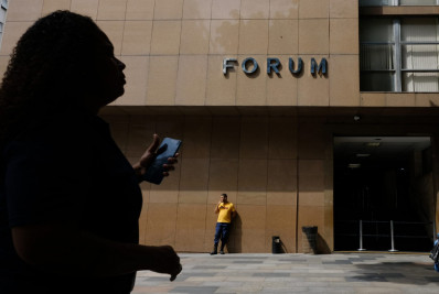 Réus por envolvimento em morte de contraventor ficam em silêncio durante interrogatório