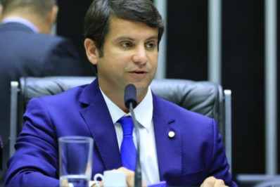 Parentes do ex-secretário de Saúde são sócios de laboratório investigado por erro em teste de HIV