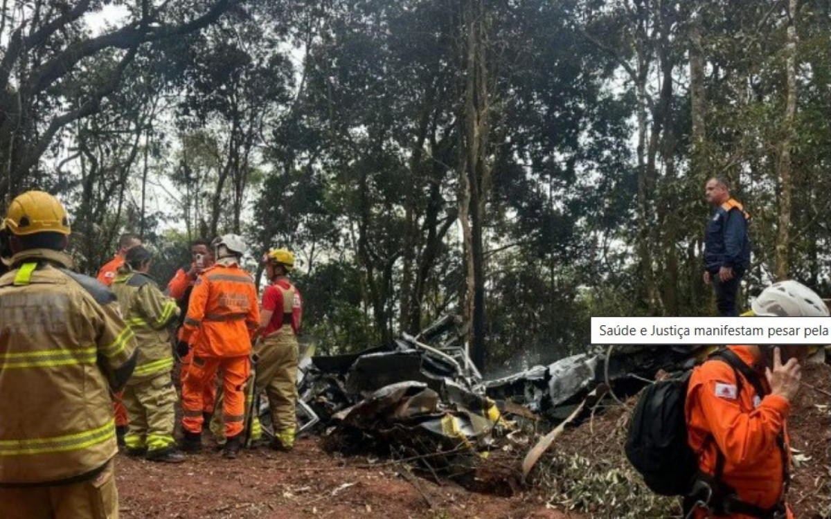 Destro&ccedil;os do helic&oacute;ptero  - Divulga&ccedil;&atilde;o / Pol&iacute;cia Militar de MG