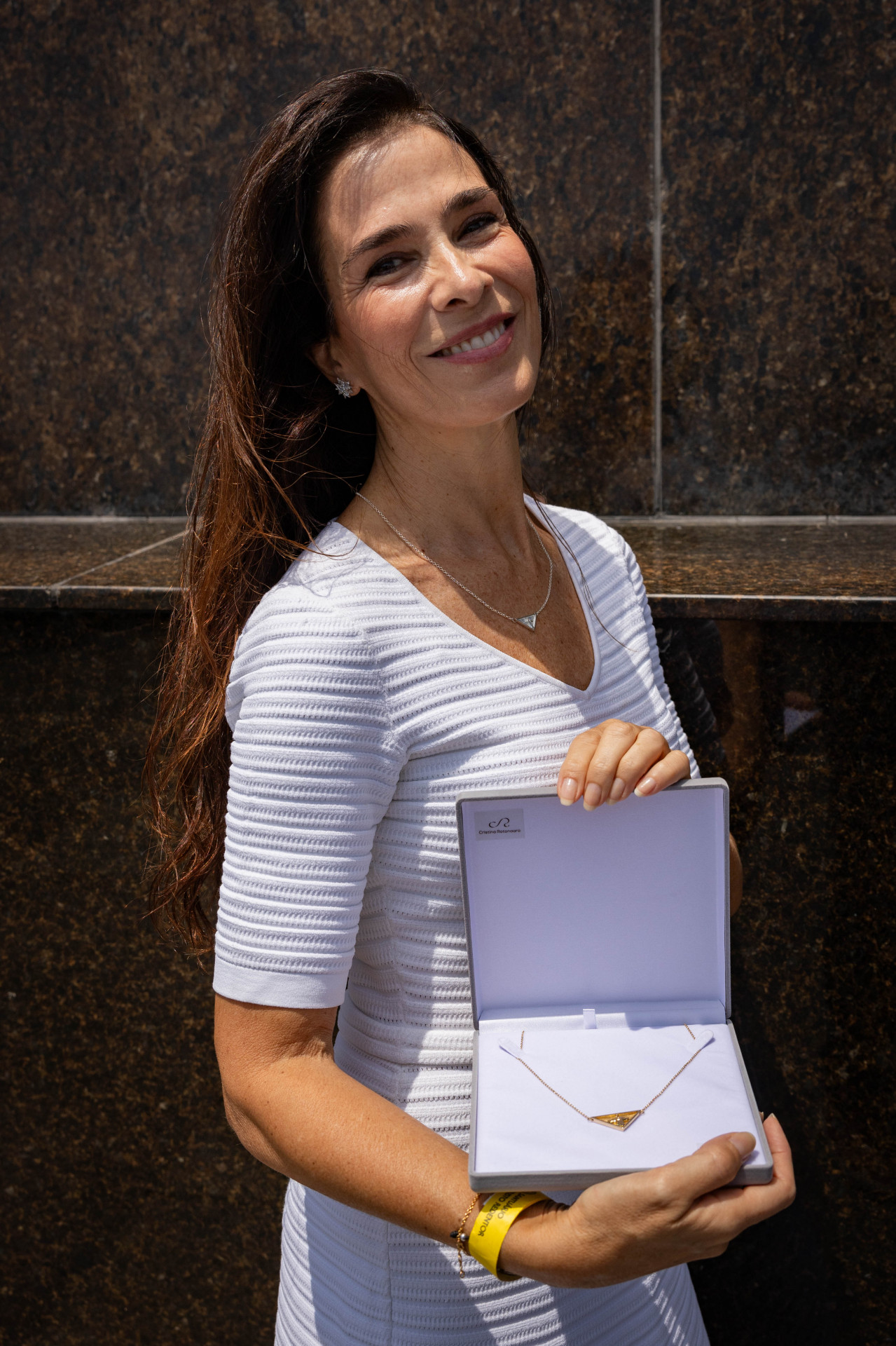 A designer Cristina Rotondaro doou uma joia criada por ela - Waleria de Carvalho / Agência O Dia