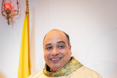 Padre Omar apresenta melhora constante, diz boletim médico