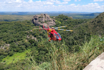 Helicóptero do Corpo de Bombeiros de MG cai em serra e deixa seis mortos