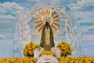 Celebração a Nossa Senhora Aparecida reúne centenas de fiéis em igreja no Cachambi