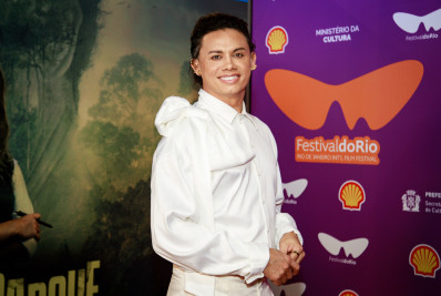 Silvero Pereira recebe famosos na pré-estreia de 'Maníaco do Parque'