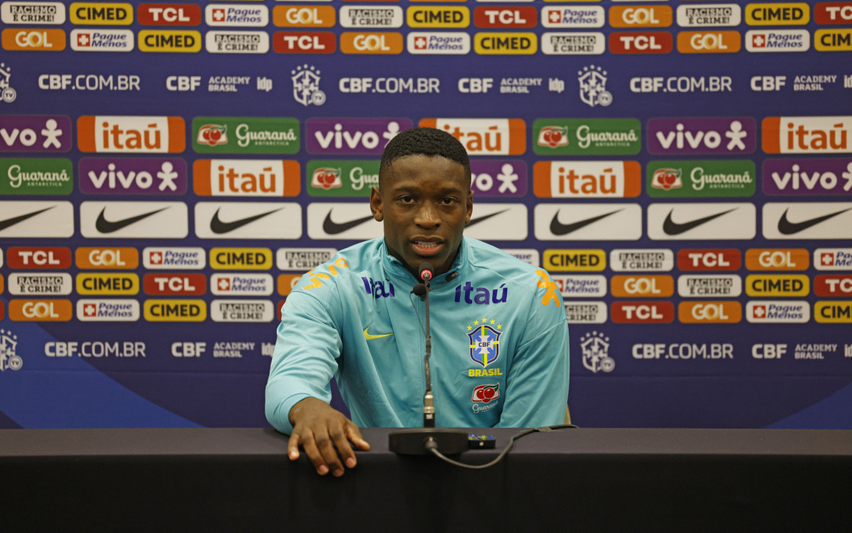 Luiz Henrique em entrevista coletiva