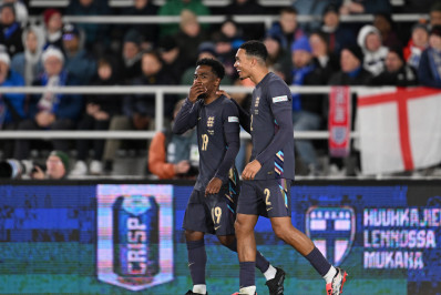 Alexander-Arnold faz golaço de falta e Inglaterra derrota Finlândia na Liga das Nações