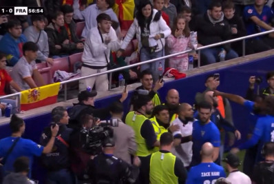 Jogo entre youtubers na Espanha é interrompido por cânticos racistas