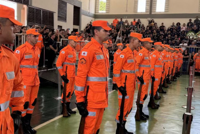 Mortos em queda de helicóptero do Corpo dos Bombeiros são enterrados