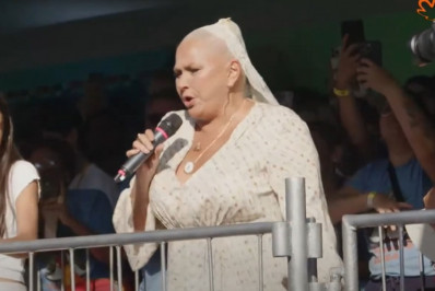 Vídeo! Fafá de Belém emociona multidão no Círio de Nazaré