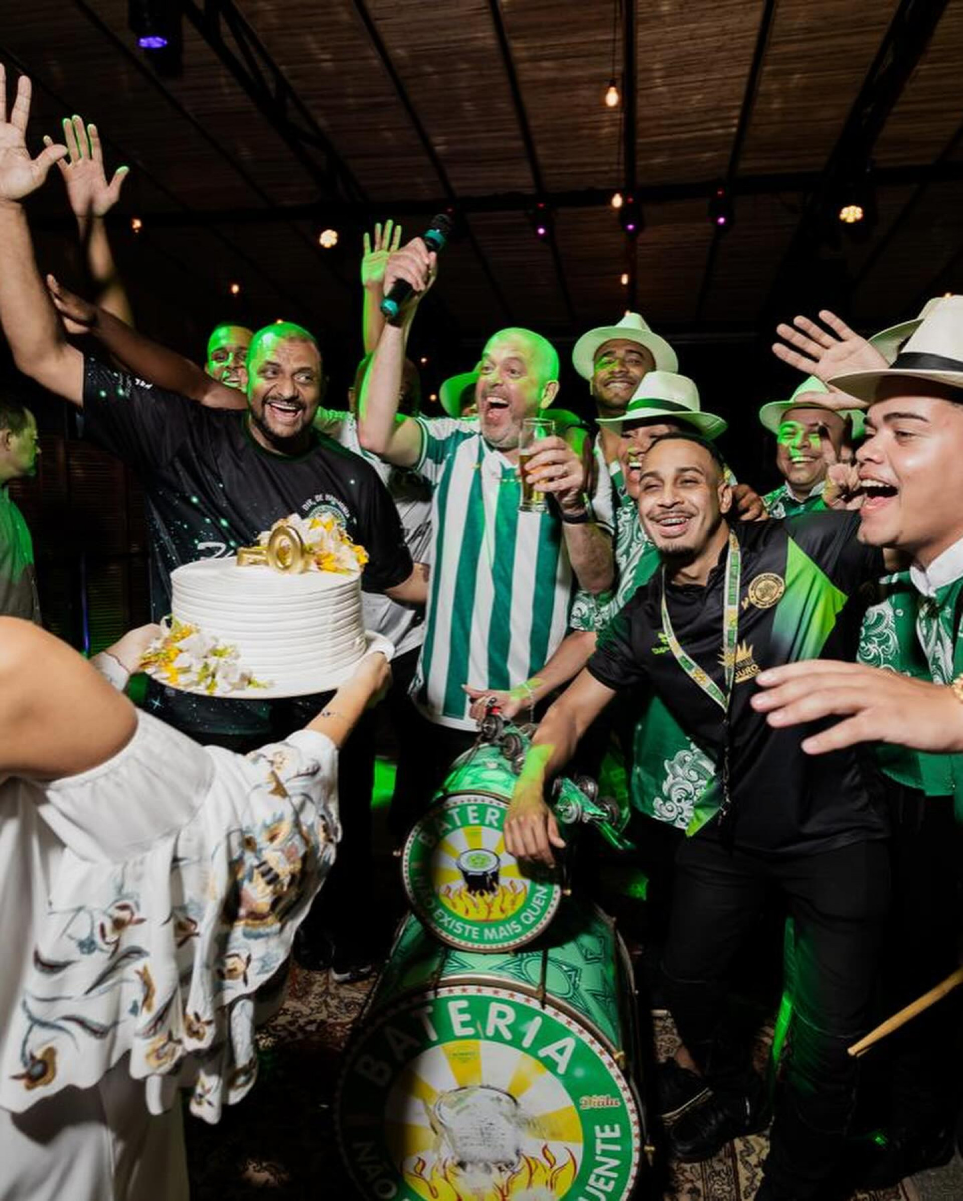 Alex Escobar comemora 50 anos com festa grandiosa ao som da Mocidade de Padre Miguel - Reprodução / Instagram 