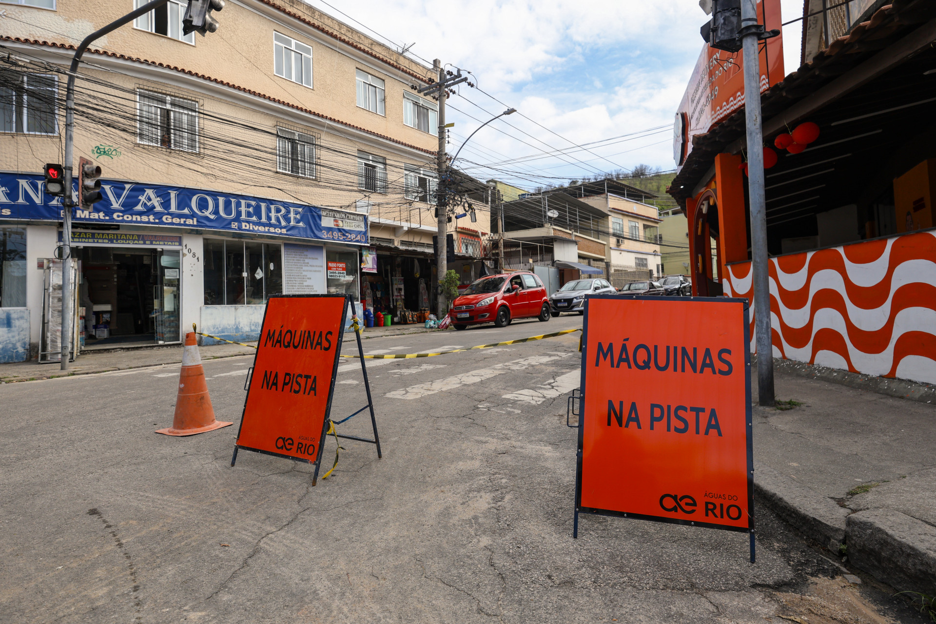 Águas do Rio realizou manutenção em tubulação na Vila Valqueire, nesta segunda-feira (14) - Renan Areias/Agência O Dia