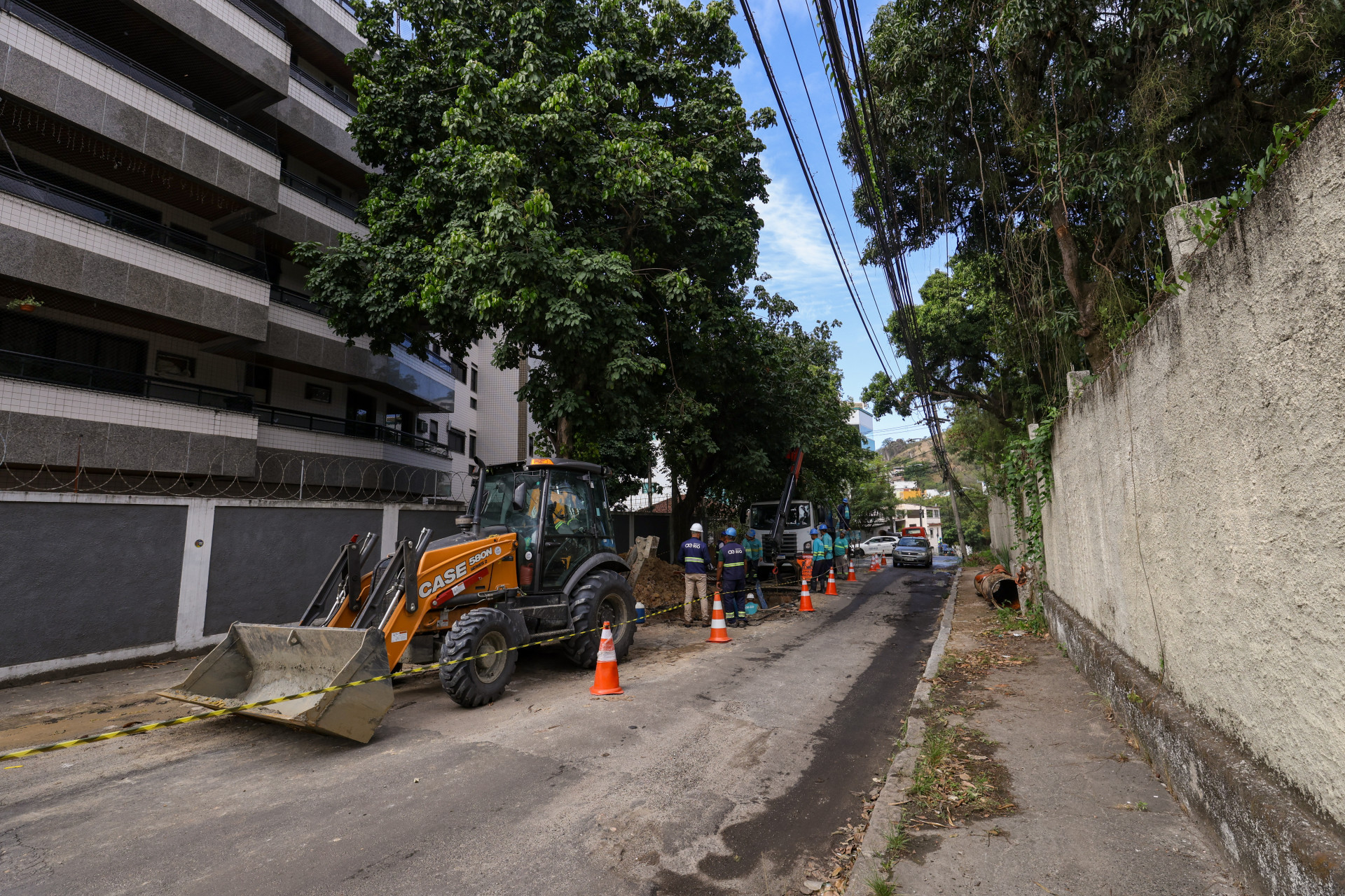 Águas do Rio realizou manutenção em tubulação na Vila Valqueire, nesta segunda-feira (14) - Renan Areias/Agência O Dia