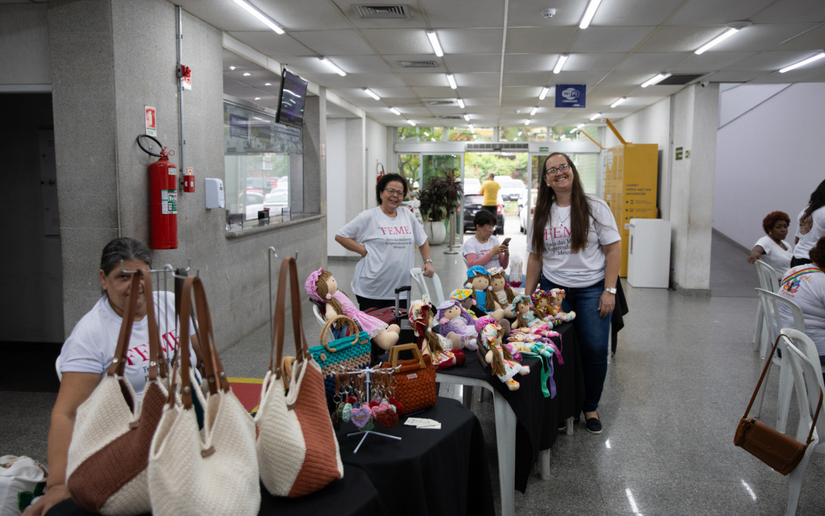 A Feira das Mulheres Empreendedoras acontece no saguão da Prefeitura de Mesquita