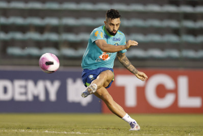 Alex Telles celebra volta à Seleção e pede foco nas Eliminatórias: 'Dificuldade alta'