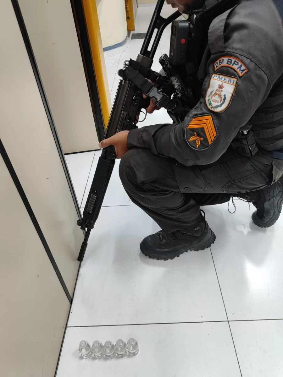 Homem é preso por tráfico de drogas em bar na Fazendinha