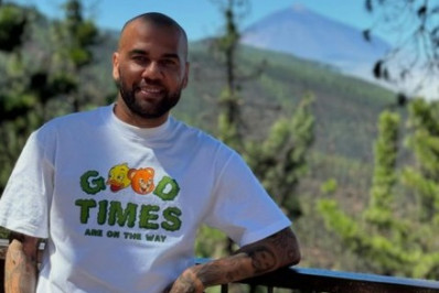 Pumas processa Daniel Alves e cobra quase R$ 30 milhões; entenda o motivo