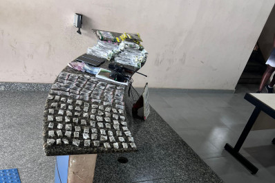 P2 faz apreensão de drogas e prende três suspeitos  no Morro da Fortaleza