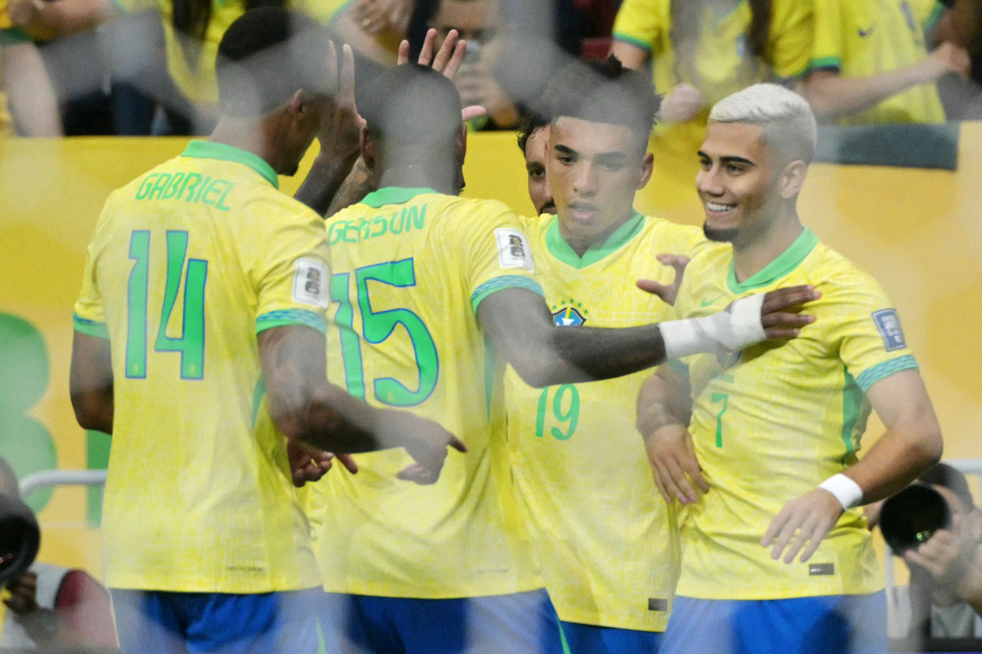 Brazil's midfielder #07 Andreas Pereira celebrates with teammates forward #19 Igor Jesus, midfielder #15 Gerson and defender #14 Gabriel Magalhaes after scoring a goal during the 2026 FIFA World Cup South American qualifiers football match between Brazil and Peru at the Mane Garrincha stadium in Brasilia on October 15, 2024. - NELSON ALMEIDA/AFP