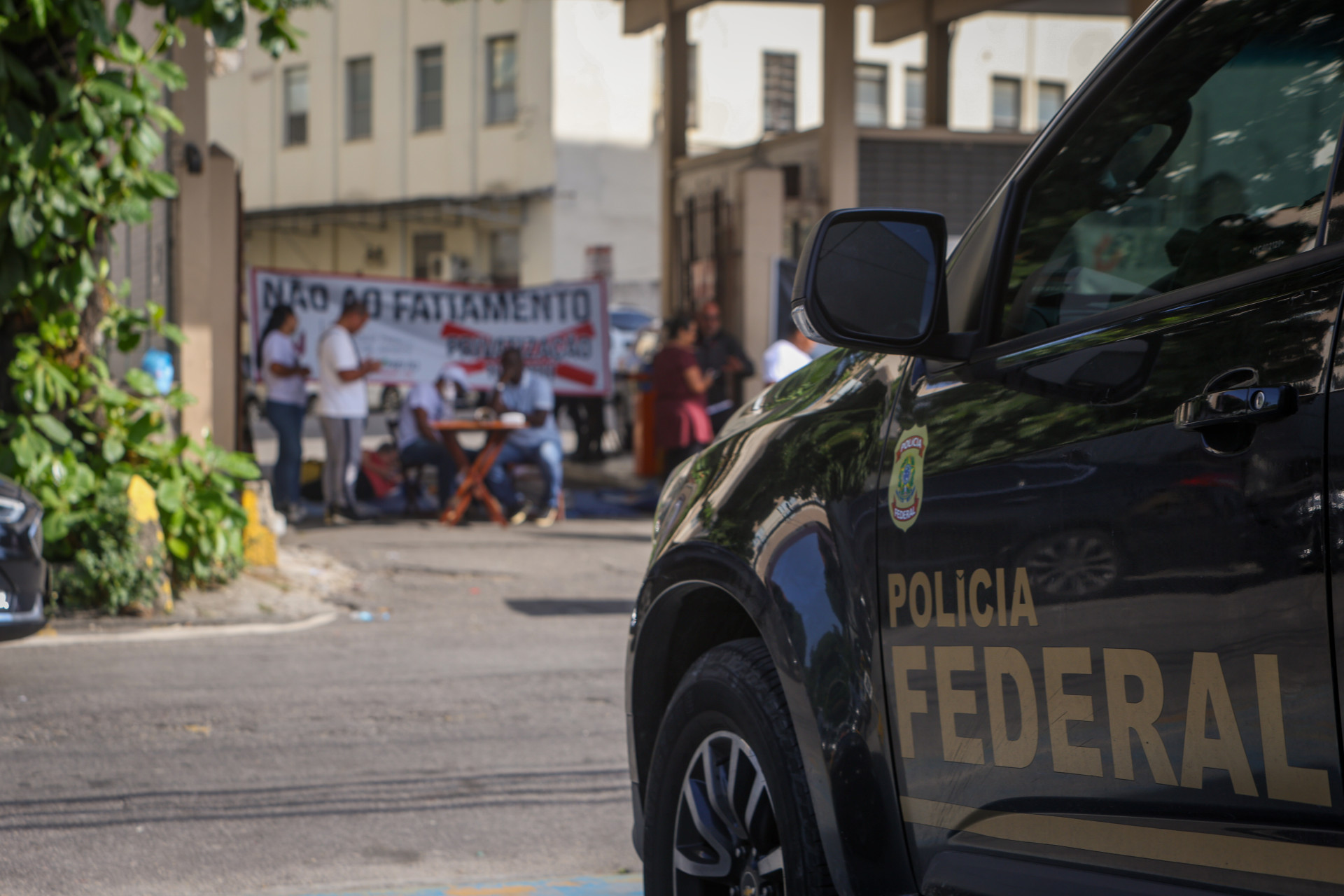 Pol&iacute;cia Federal acompanhou manifesta&ccedil;&atilde;o de servidores no Hospital Federal de Bonsucesso - Renan Areias/Ag&ecirc;ncia O Dia