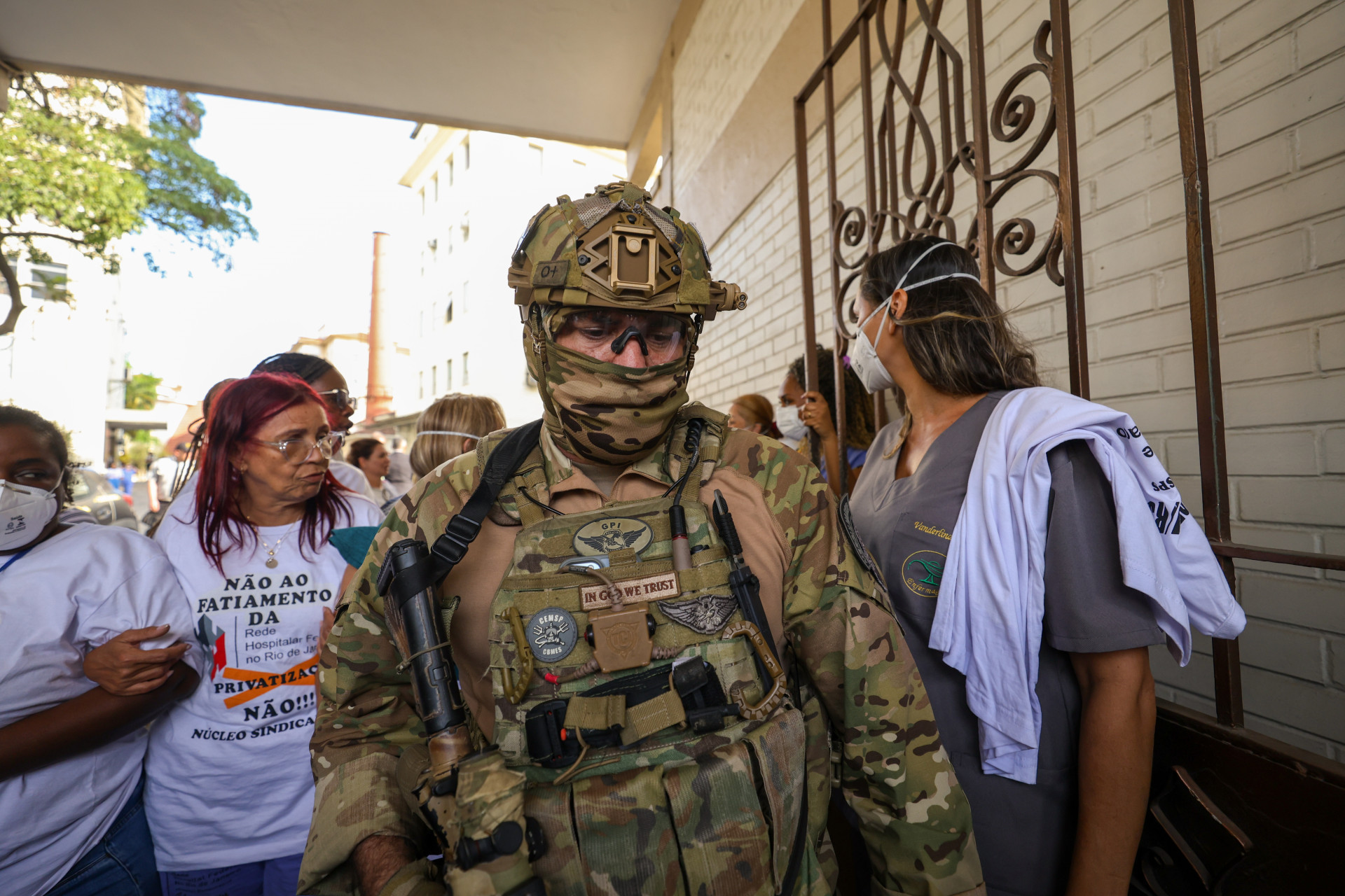 Pol&iacute;cia Federal acompanhou manifesta&ccedil;&atilde;o de servidores no Hospital Federal de Bonsucesso - Renan Areias/Ag&ecirc;ncia O Dia
