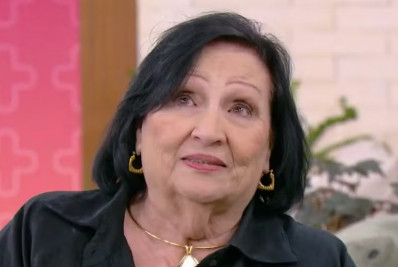 Emocionada, Déa Lúcia fala de Paulo Gustavo: 'Sinto que ele está bem'