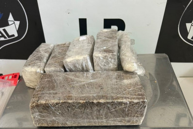 Seap prende em flagrante policial penal que tentava entrar com drogas no Complexo de Gericinó 