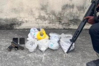 Troca de tiros termina com ferido e drogas apreendidas em Meriti