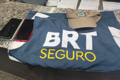 Dois homens são presos por furto de celular em estação do BRT na Barra