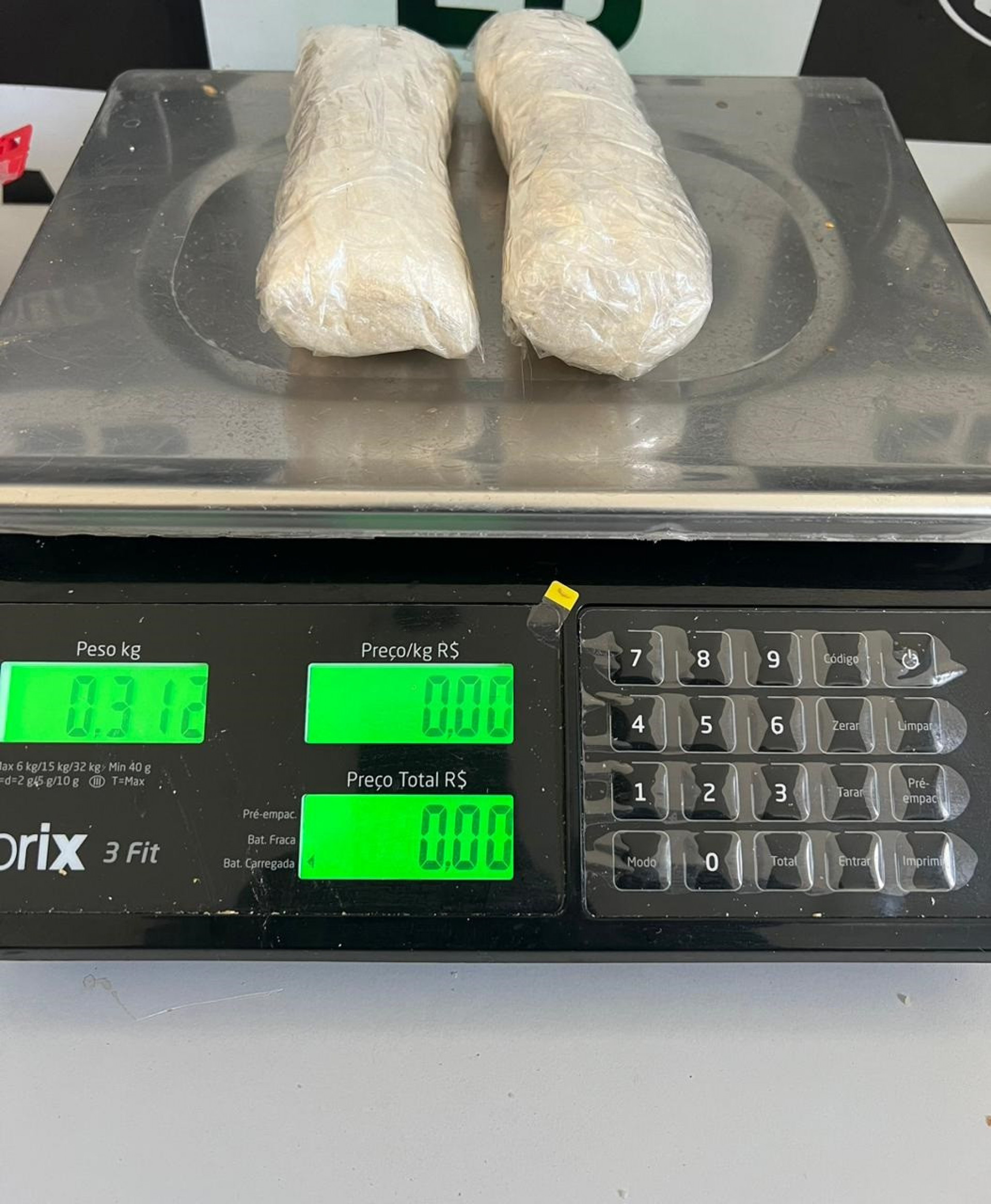 O detido escondia 312 gramas de p&oacute; branco no seu corpo